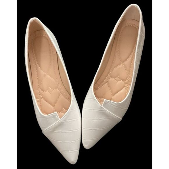 White Faux Leather Flats 9.5 NWOT - Picture 1 of 5